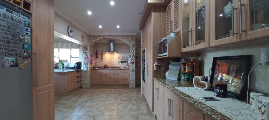 4 Bedroom Property for Sale in Hartenbos Heuwels Western Cape